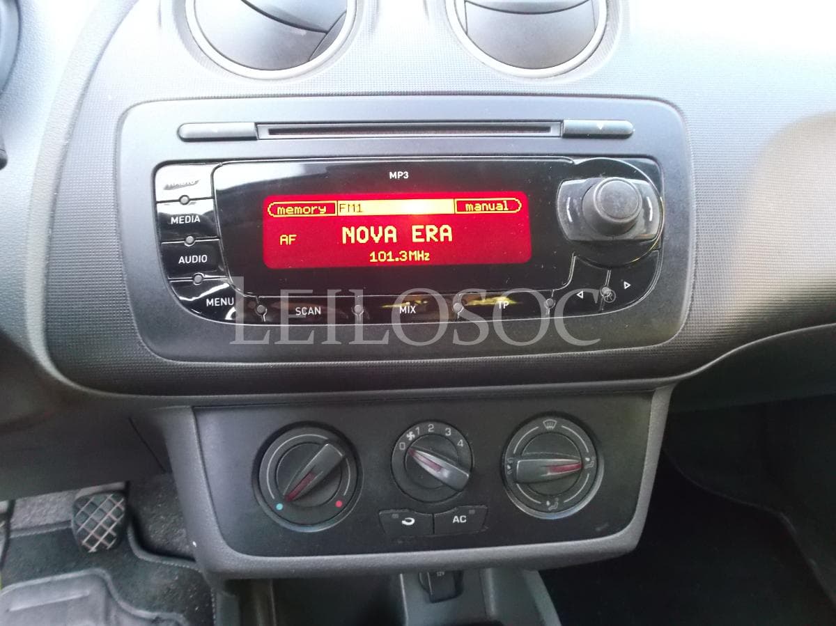Seat Ibiza 1.2 TDI · Ano 2011 — image 17