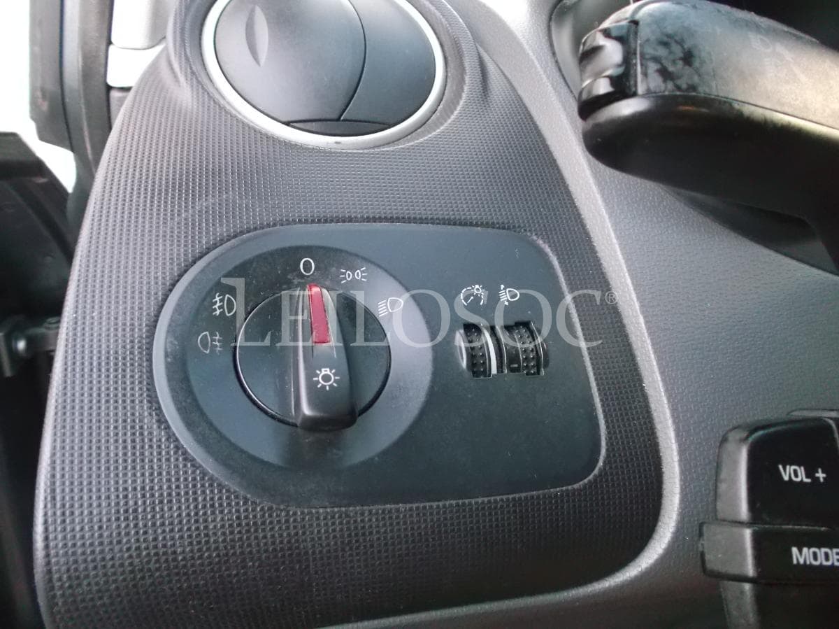 Seat Ibiza 1.2 TDI · Ano 2011 — image 18