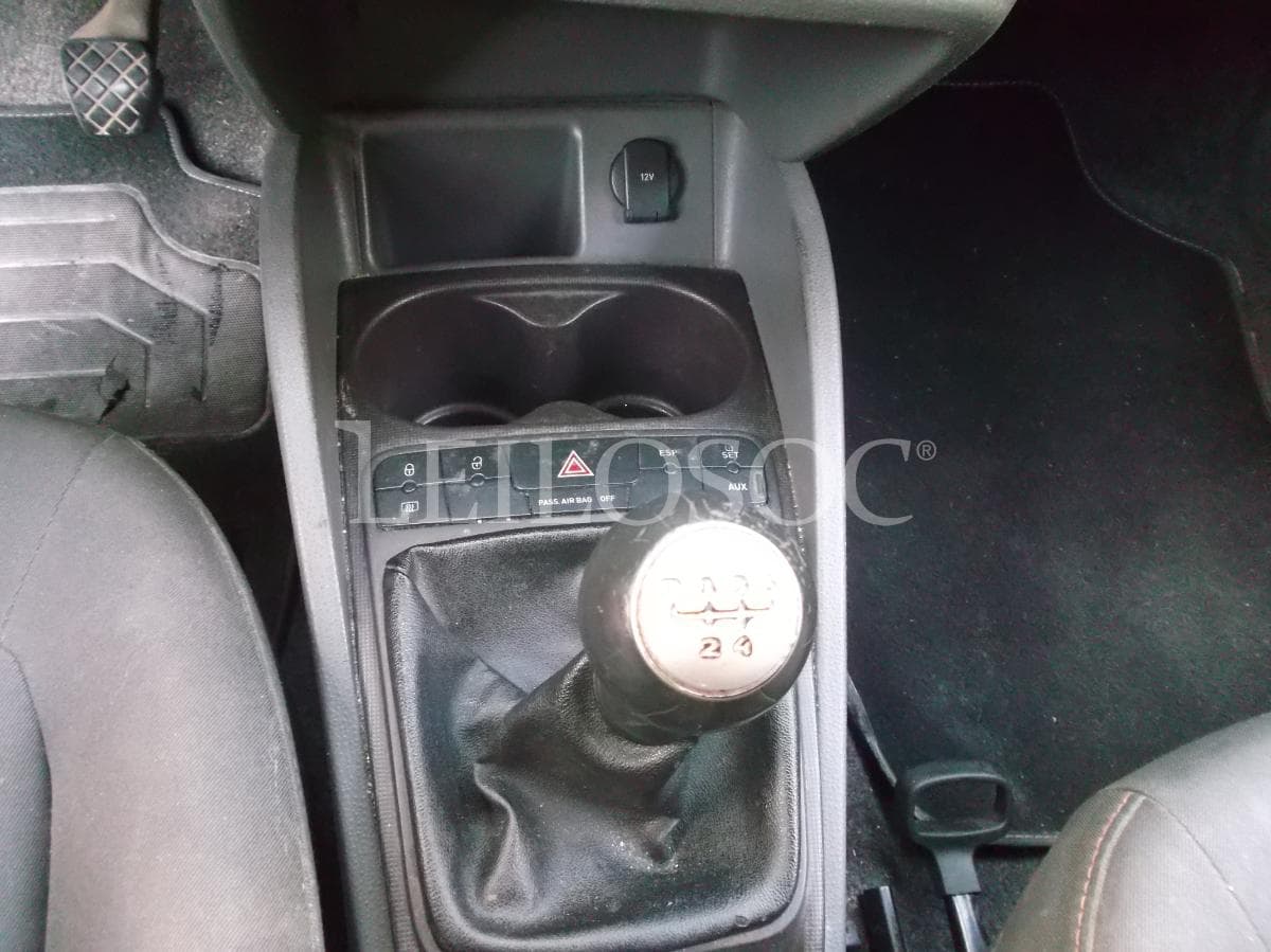 Seat Ibiza 1.2 TDI · Ano 2011 — image 27