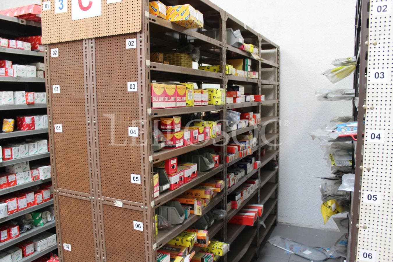 Stock de peças automóvel + Estantes — image 2