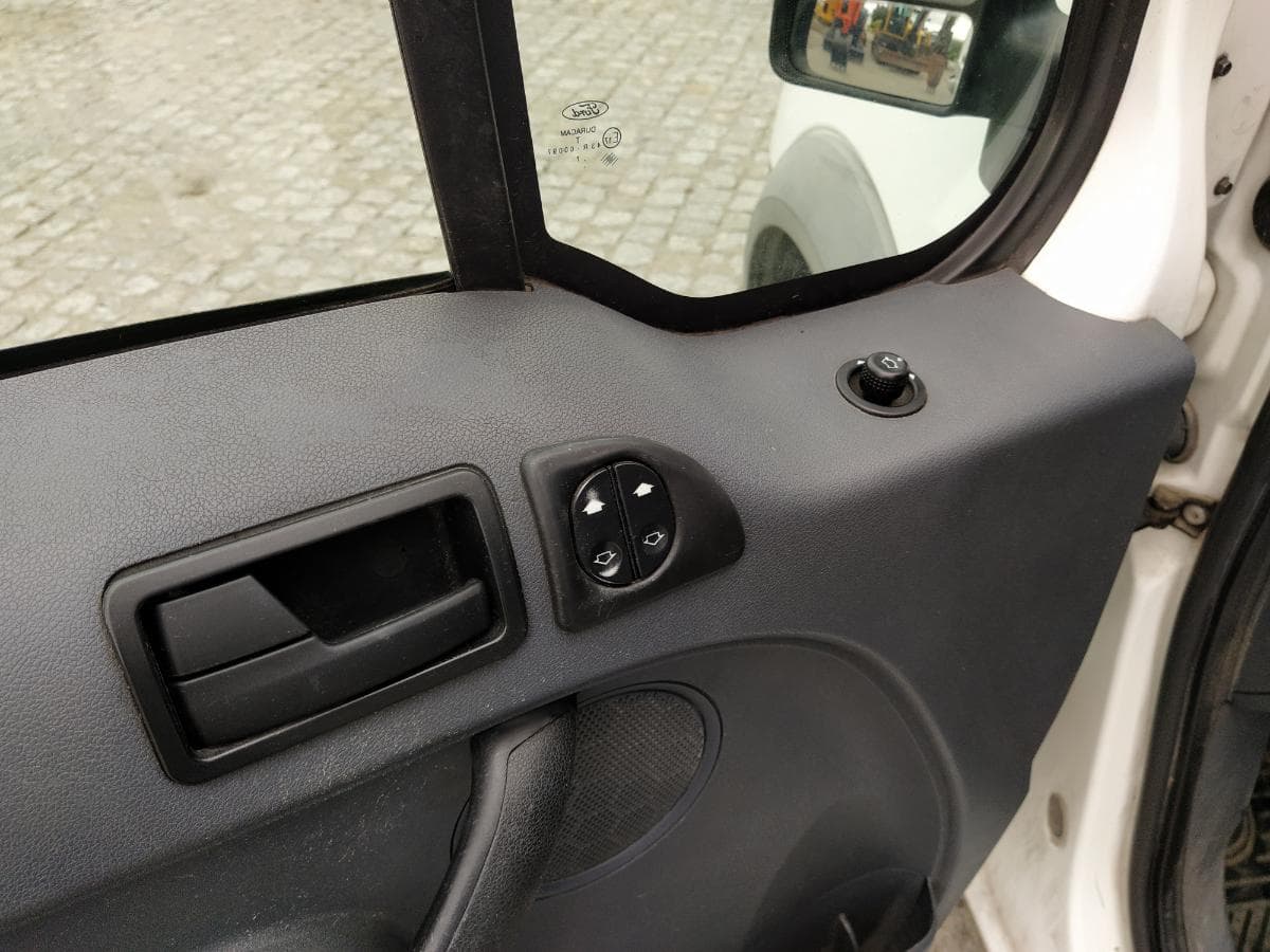 Ford Transit Connect — image 9
