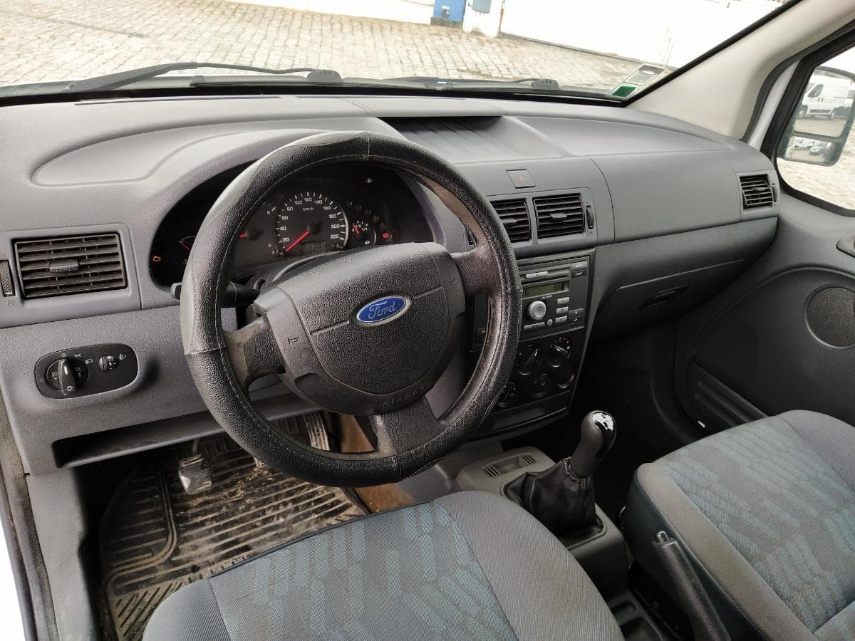 Ford Transit Connect — image 11