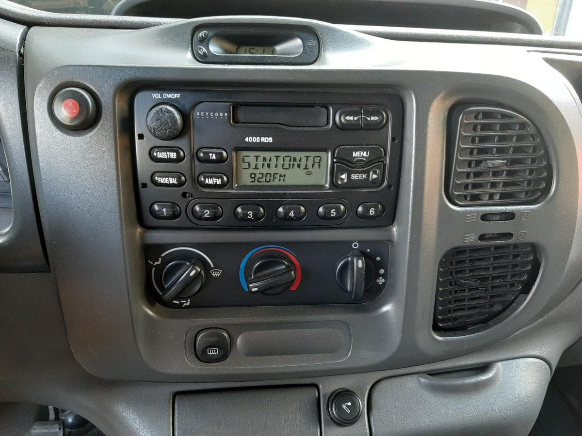 Ford Transit 2.0 · Ano 2001 — imagem 11