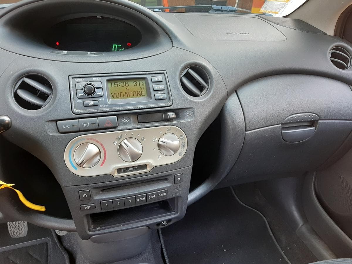 Toyota Yaris 1.0 · Ano 2004 — imagen 9