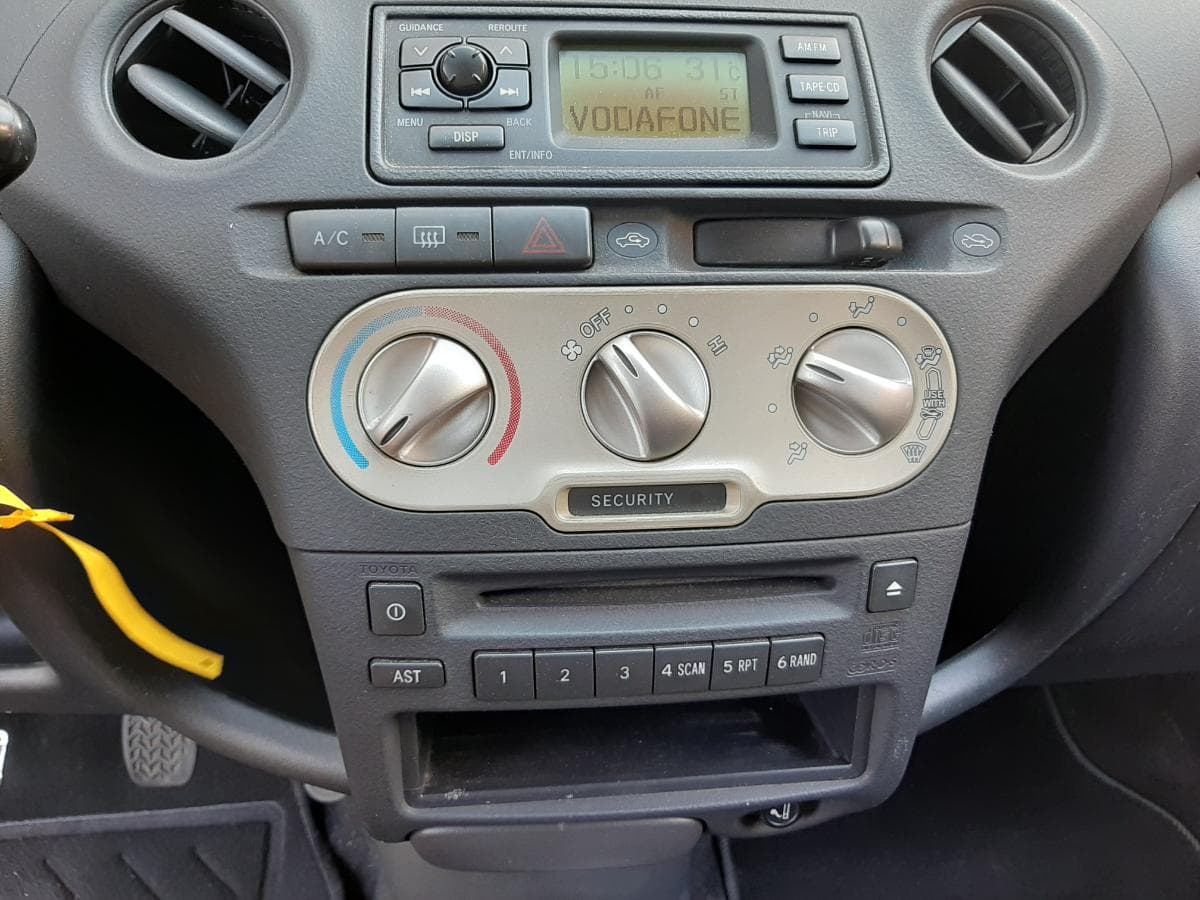 Toyota Yaris 1.0 · Ano 2004 — imagen 10