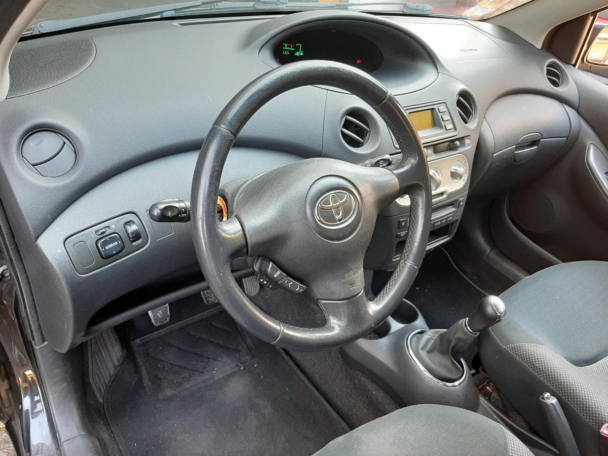 Toyota Yaris 1.0 · Ano 2004 — imagen 13