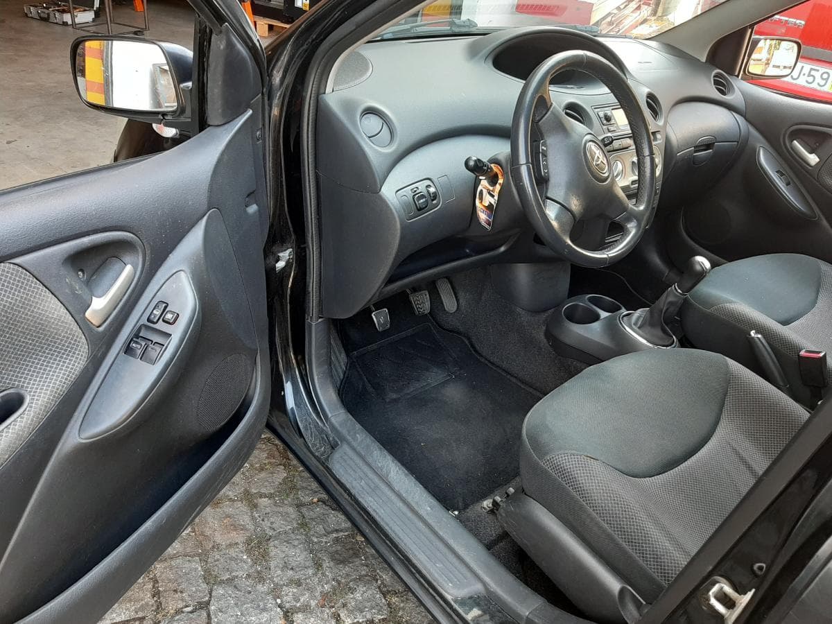 Toyota Yaris 1.0 · Ano 2004 — imagen 16