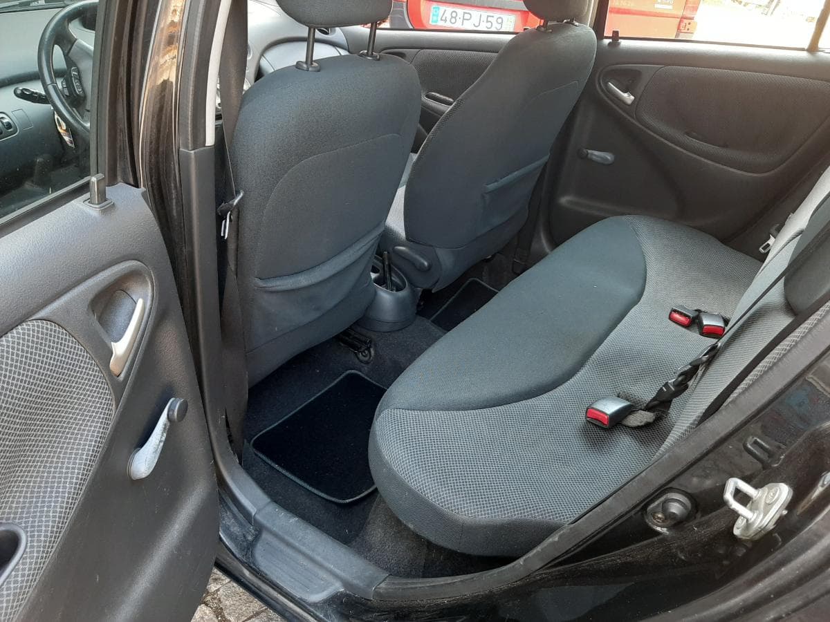 Toyota Yaris 1.0 · Ano 2004 — imagen 17