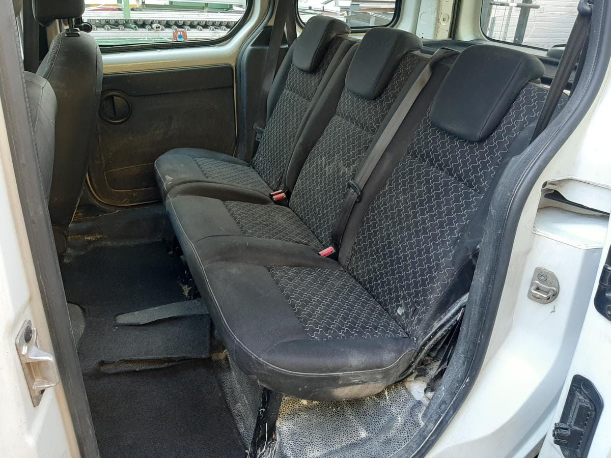 Renault Kangoo 1.5 DCI · 5 Lugares · Ano 2011 — imagem 14