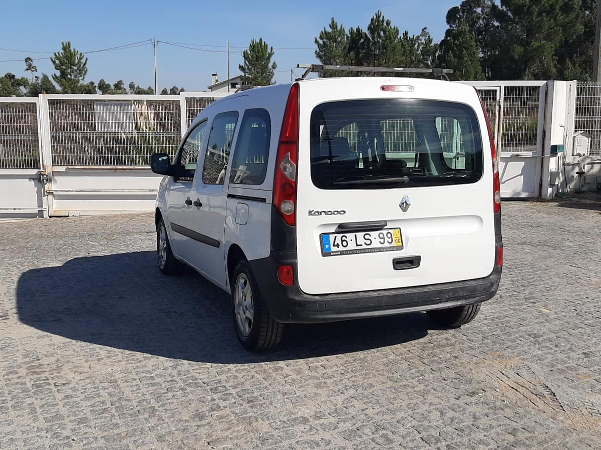 Renault Kangoo 1.5 DCI · 5 Lugares · Ano 2011 — imagem 4