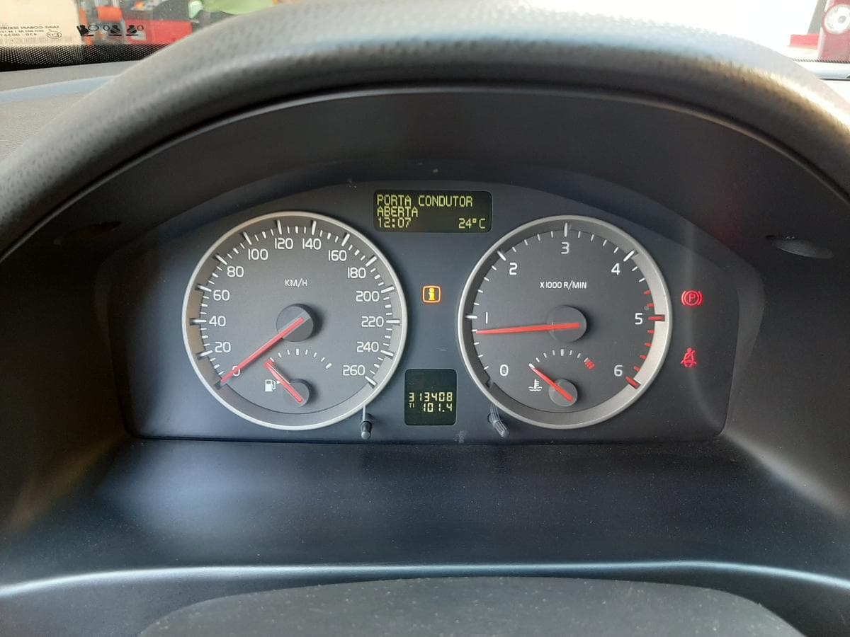 Volvo S40 1.6D · Ano 2005 — image 10