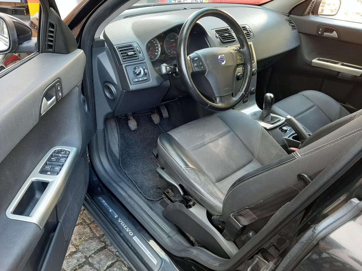 Volvo S40 1.6D · Ano 2005 — image 9