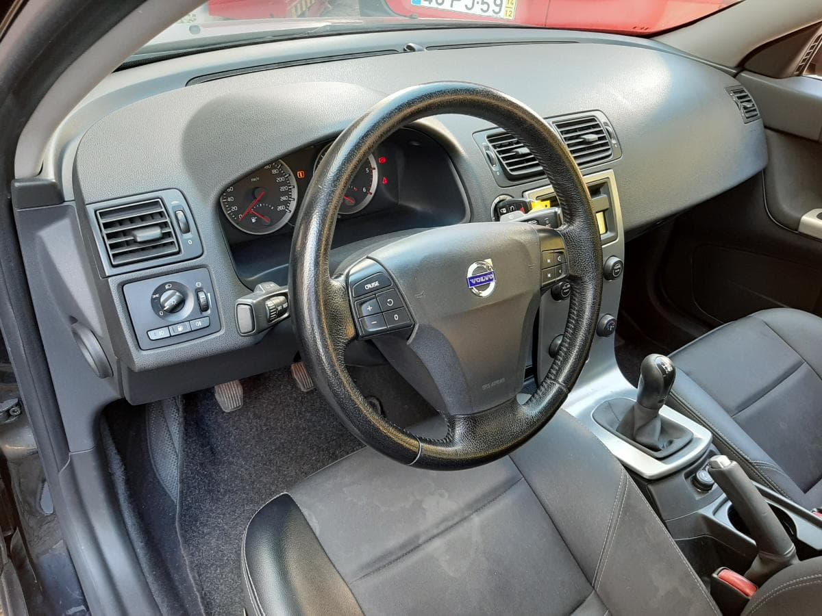 Volvo S40 1.6D · Ano 2005 — image 13
