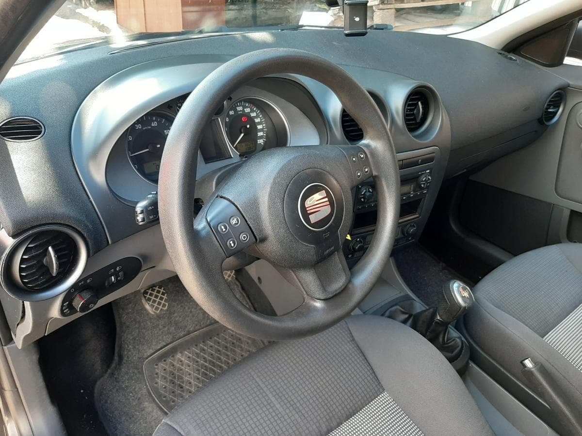 Seat Ibiza 1.2 12V · Ano 2006 — image 10