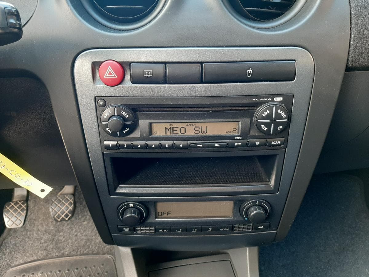 Seat Ibiza 1.2 12V · Ano 2006 — image 11