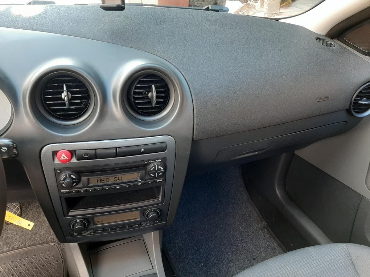 Seat Ibiza 1.2 12V · Ano 2006 — image 12