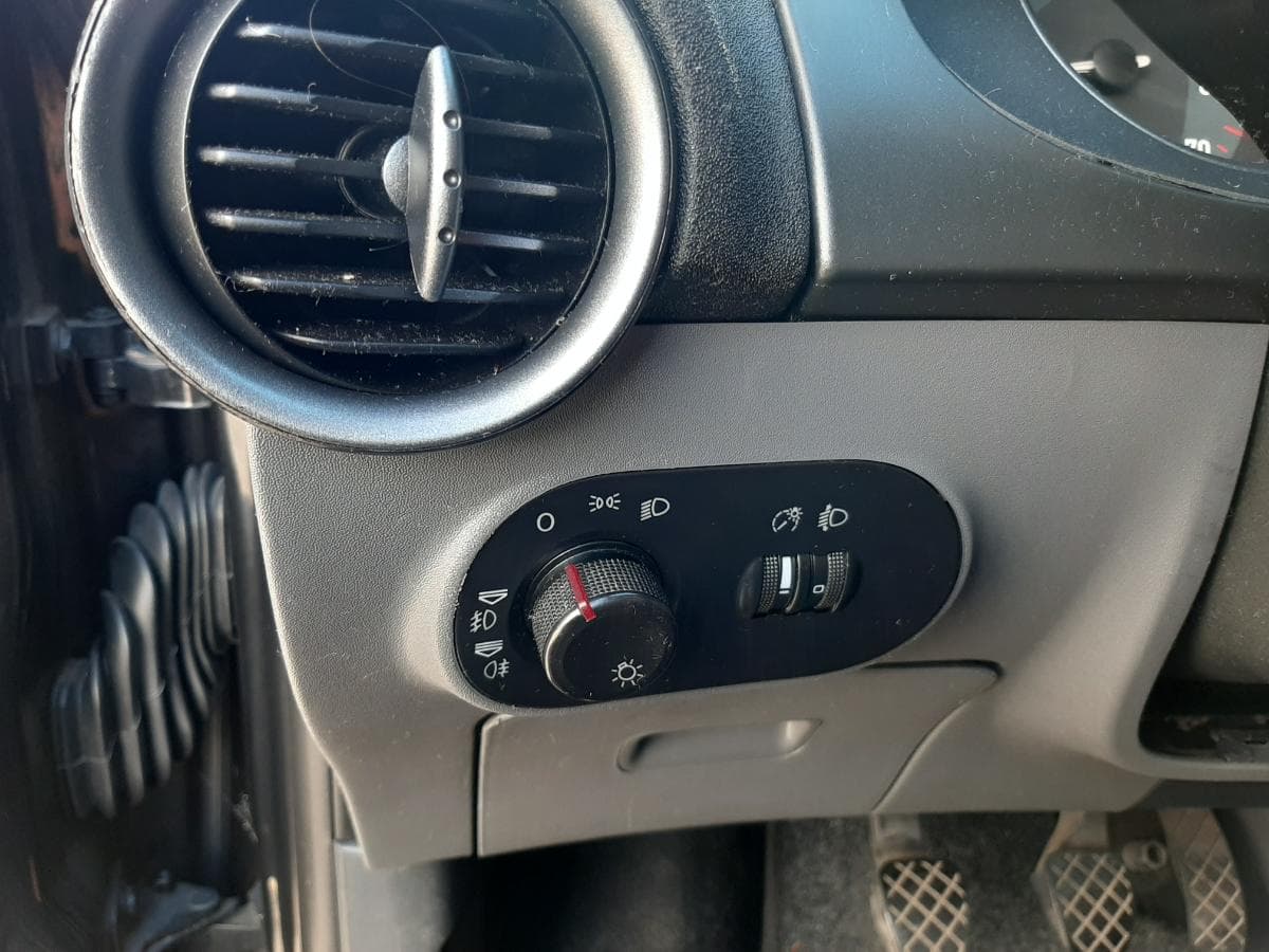 Seat Ibiza 1.2 12V · Ano 2006 — image 19