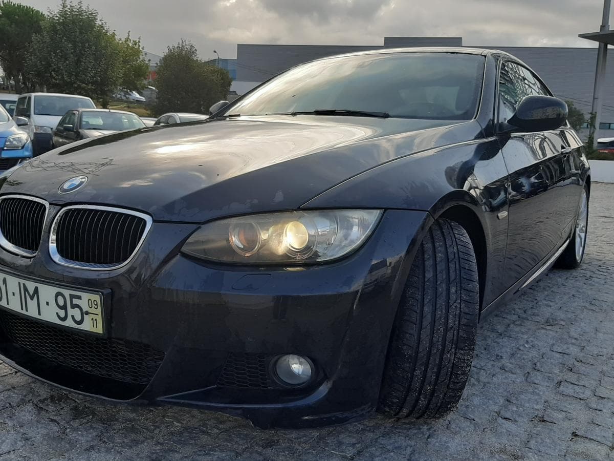 BMW 320D Coupé · Ano 2009 — imagem 7