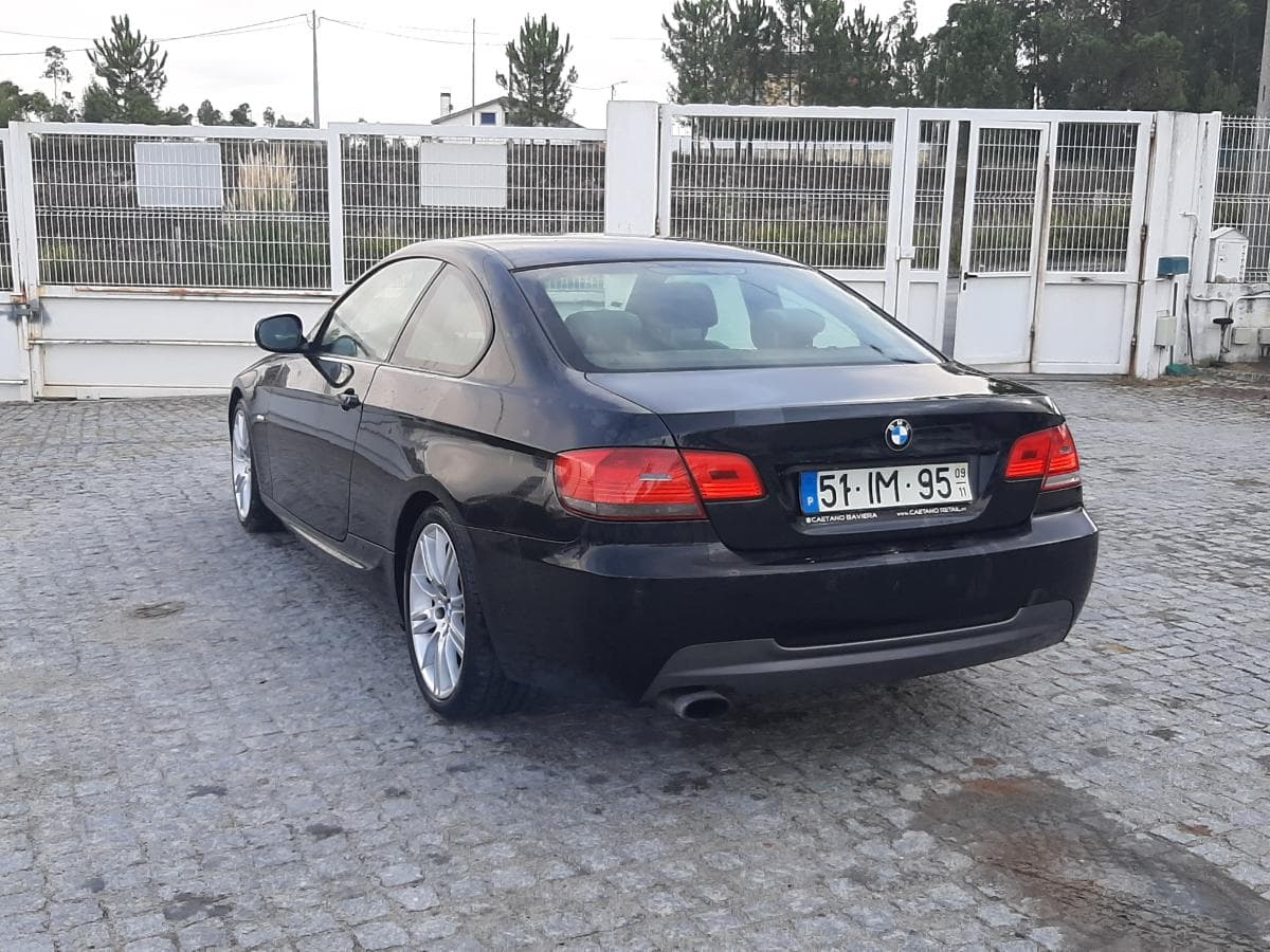 BMW 320D Coupé · Ano 2009 — imagem 6
