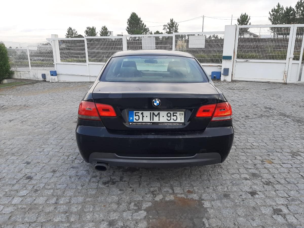 BMW 320D Coupé · Ano 2009 — imagem 5