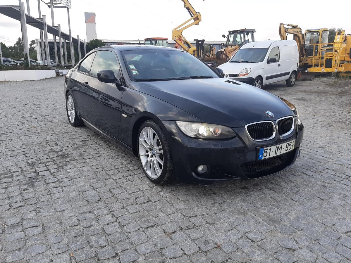 BMW 320D Coupé · Ano 2009 — imagem 1