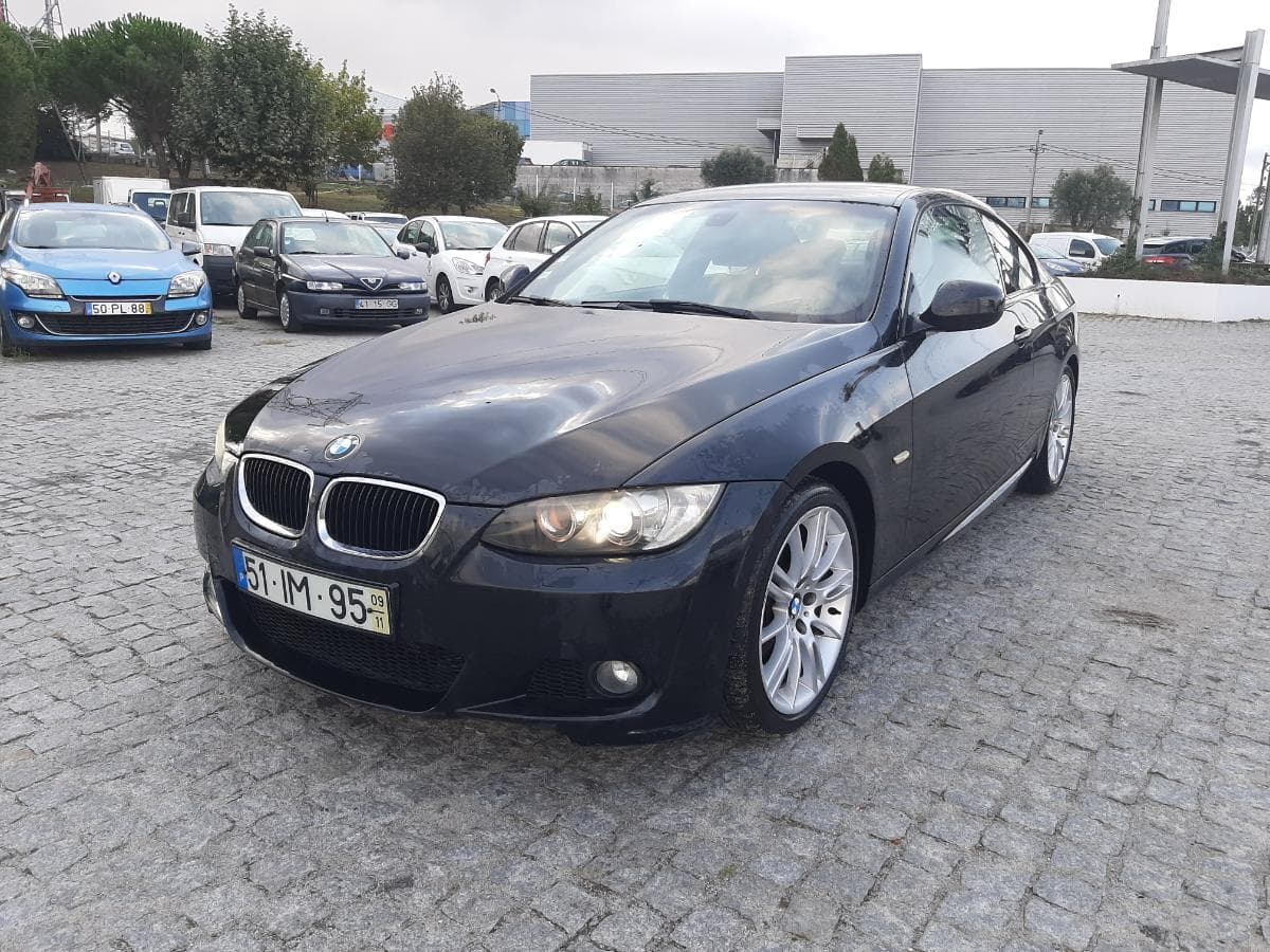 BMW 320D Coupé · Ano 2009 — imagem 3