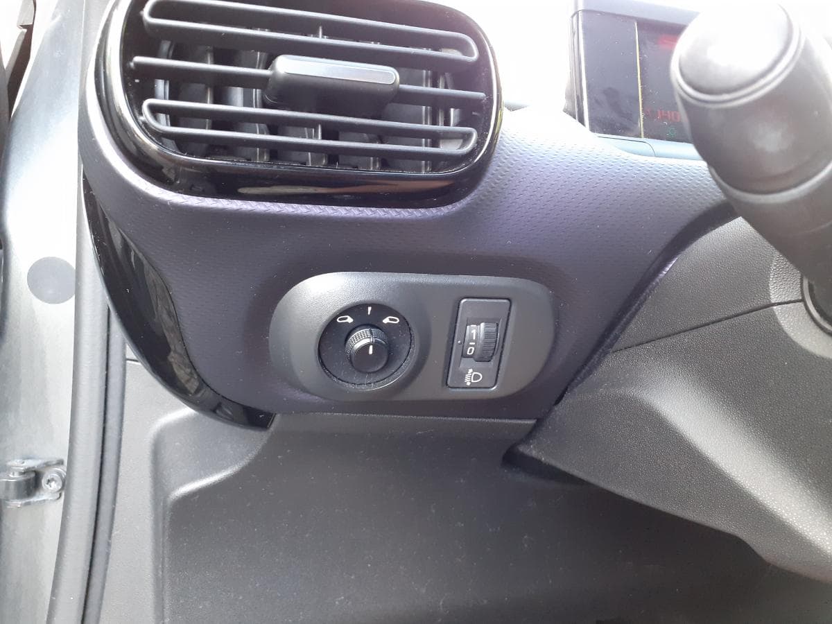 Citroën C4 Cactus 1.6 HDI · Ano 2014 — imagen 24
