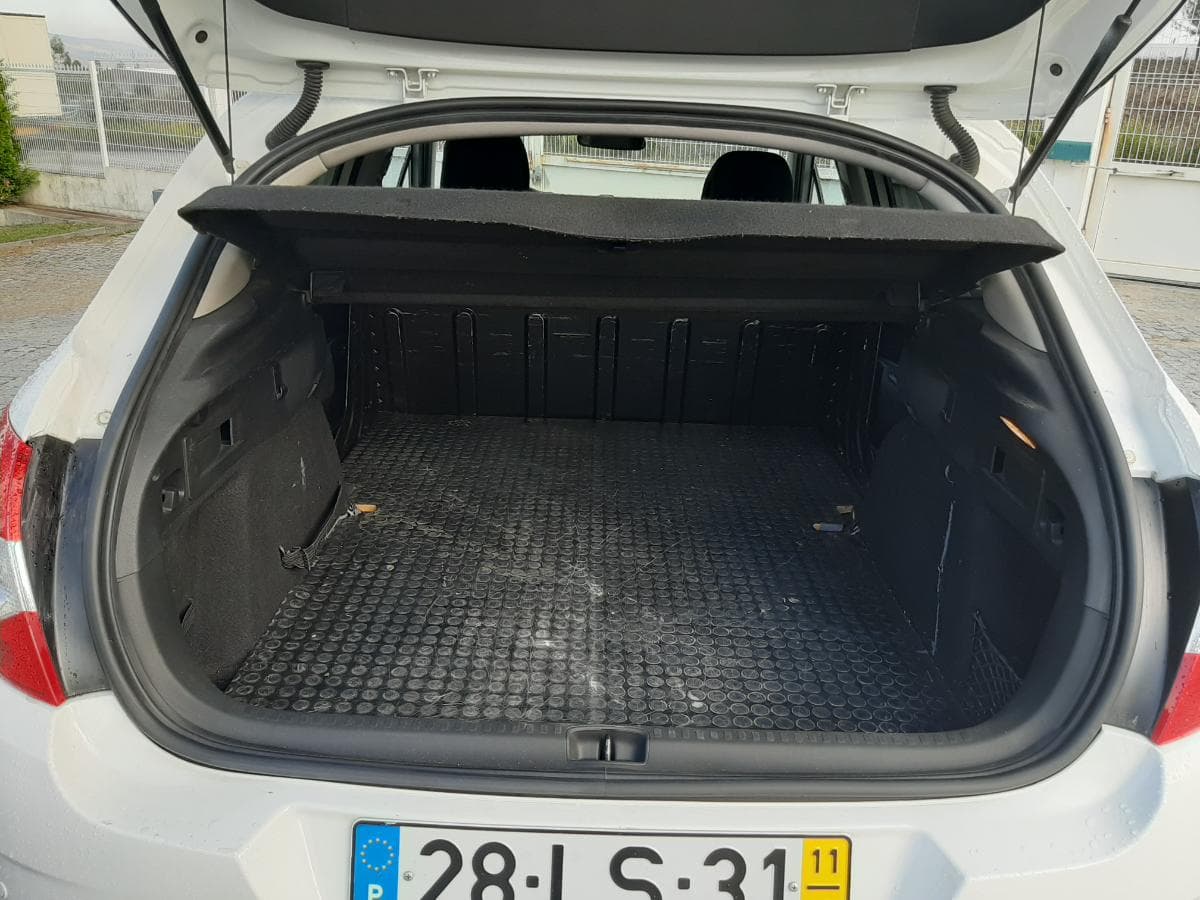 Citroën C4 1.6 HDI · Ano 2011 — imagem 8