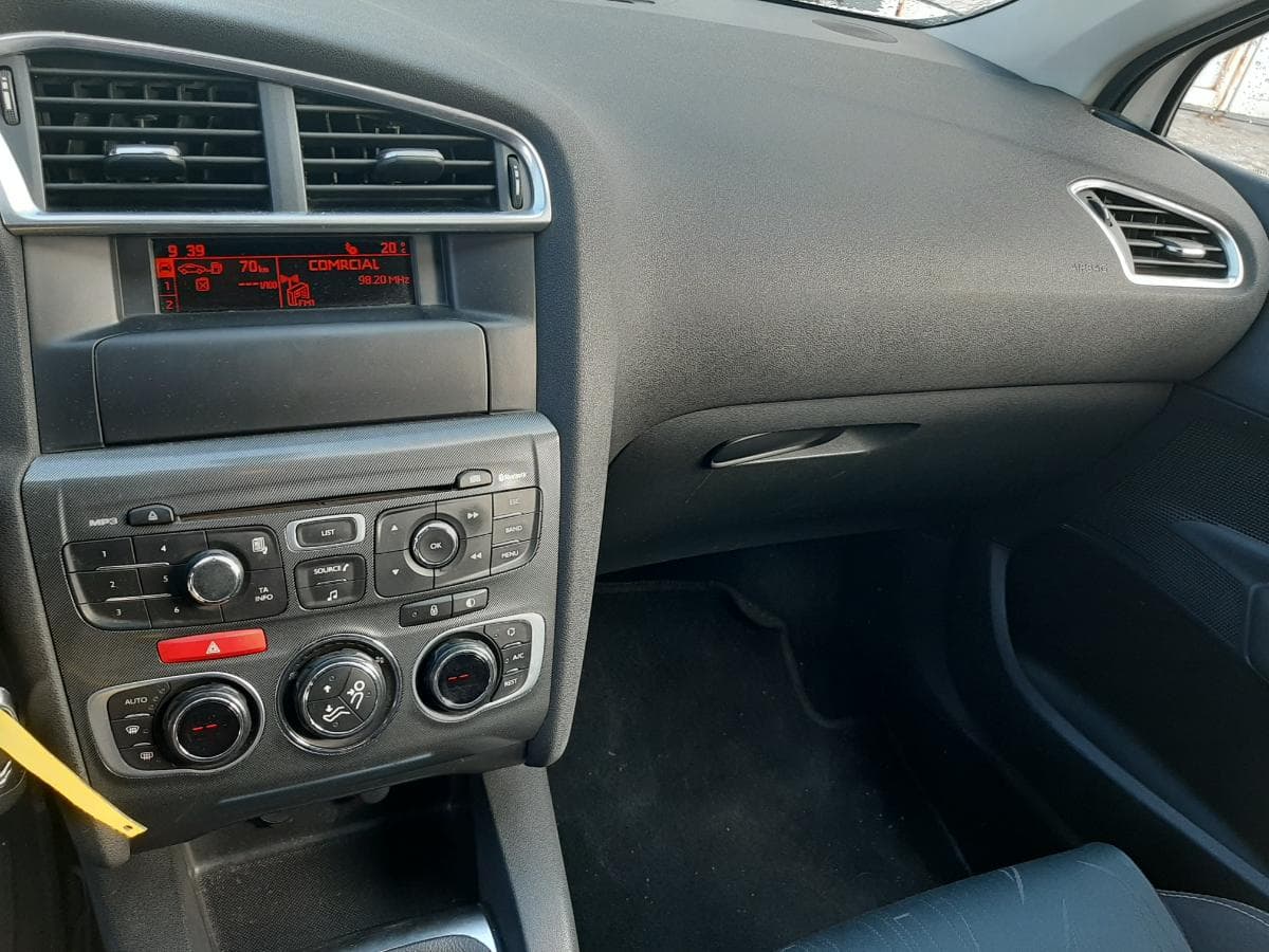 Citroën C4 1.6 HDI · Ano 2011 — imagem 14