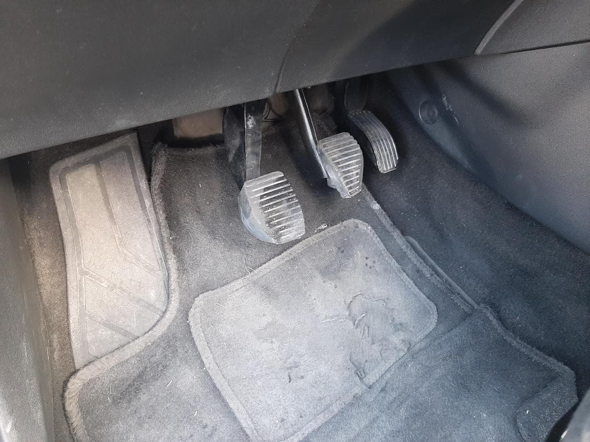 Citroën C4 1.6 HDI · Ano 2011 — imagem 17