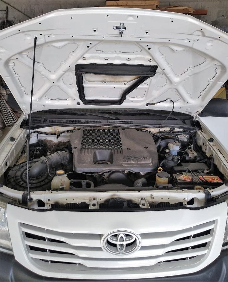 Toyota Hilux 4x4 — image 3