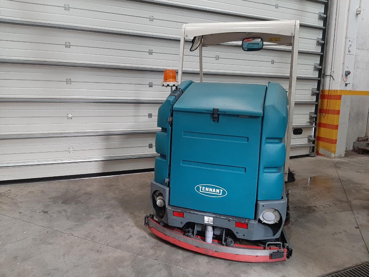 Varredora e Lavadora Tennant 8300 — imagem 5