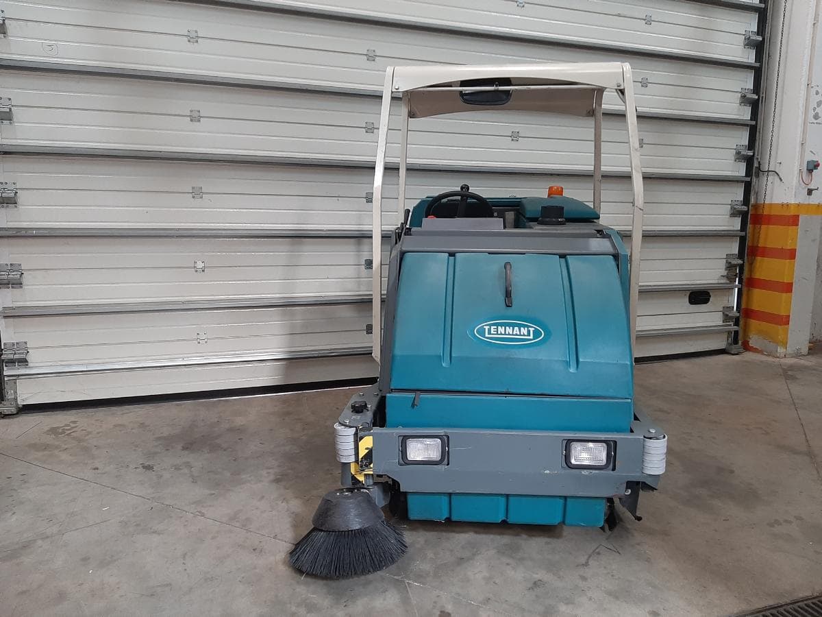 Varredora e Lavadora Tennant 8300 — imagem 2