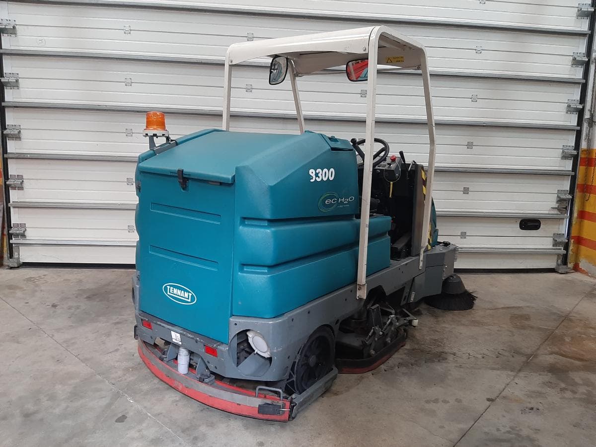 Varredora e Lavadora Tennant 8300 — imagem 6