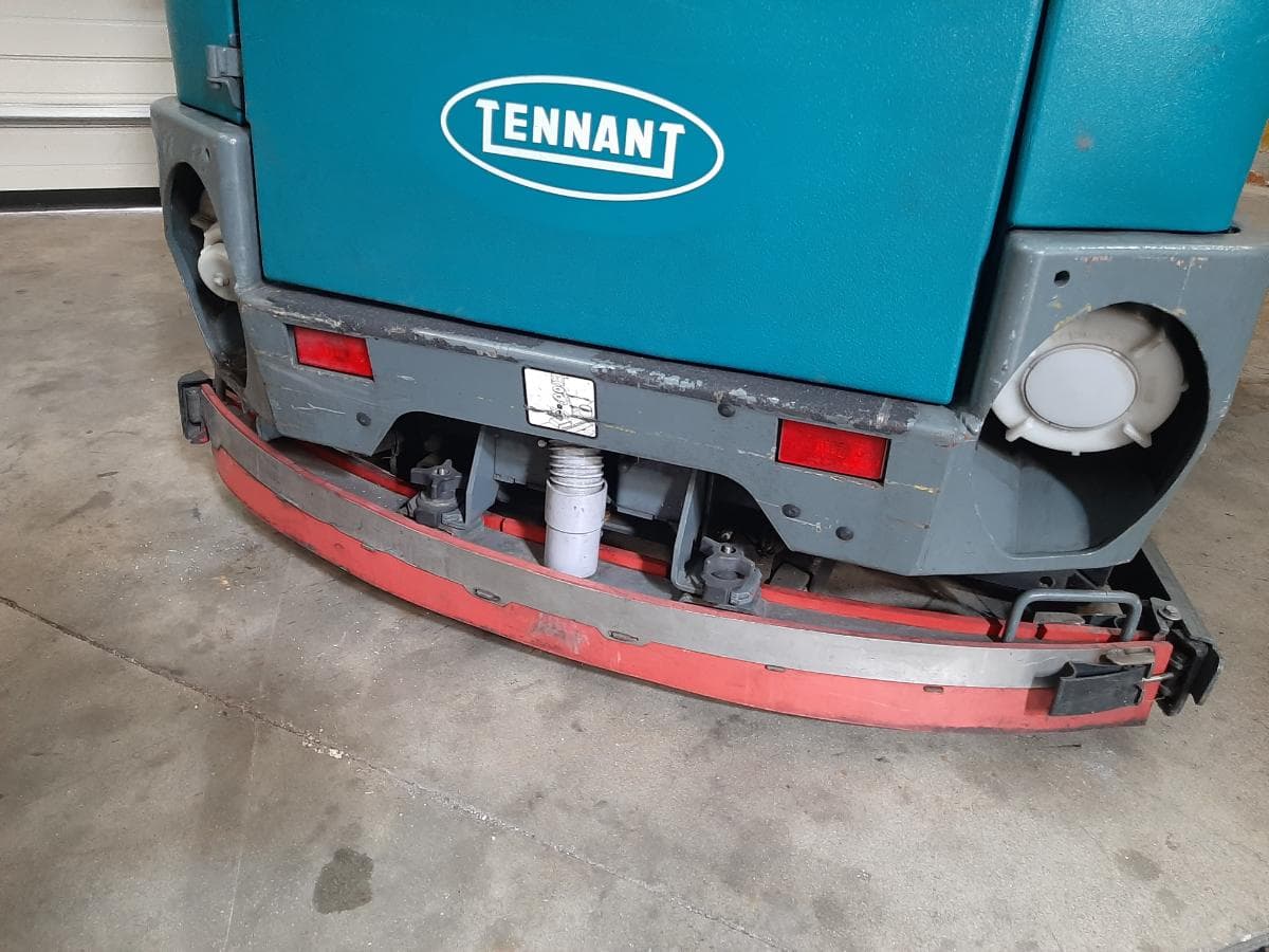 Varredora e Lavadora Tennant 8300 — imagem 9