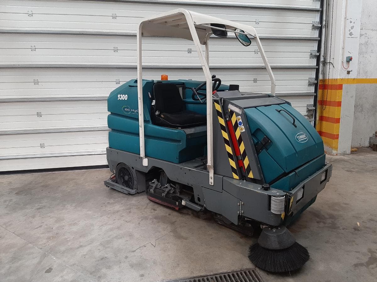 Varredora e Lavadora Tennant 8300 — imagem 7