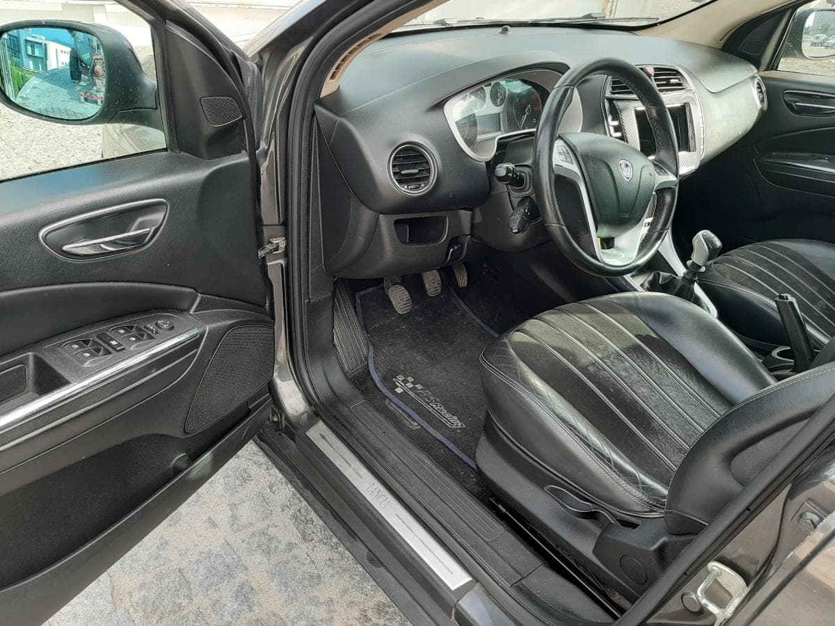 Redução Valor · Lancia Delta III 1.6D Multijet · Ano 2012 — imagem 18