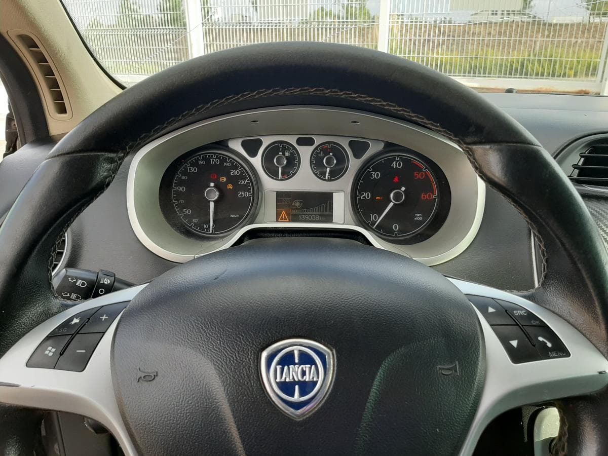 Redução Valor · Lancia Delta III 1.6D Multijet · Ano 2012 — imagem 27