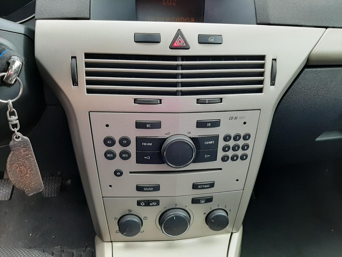Opel Astra 1.3 CDTI · Ano 2009 — imagen 14