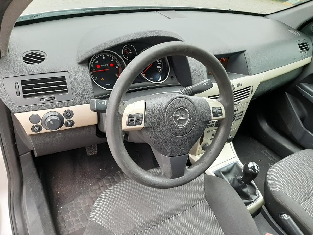 Opel Astra 1.3 CDTI · Ano 2009 — imagen 17