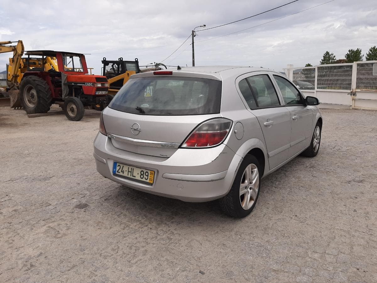 Opel Astra 1.3 CDTI · Ano 2009 — imagen 4