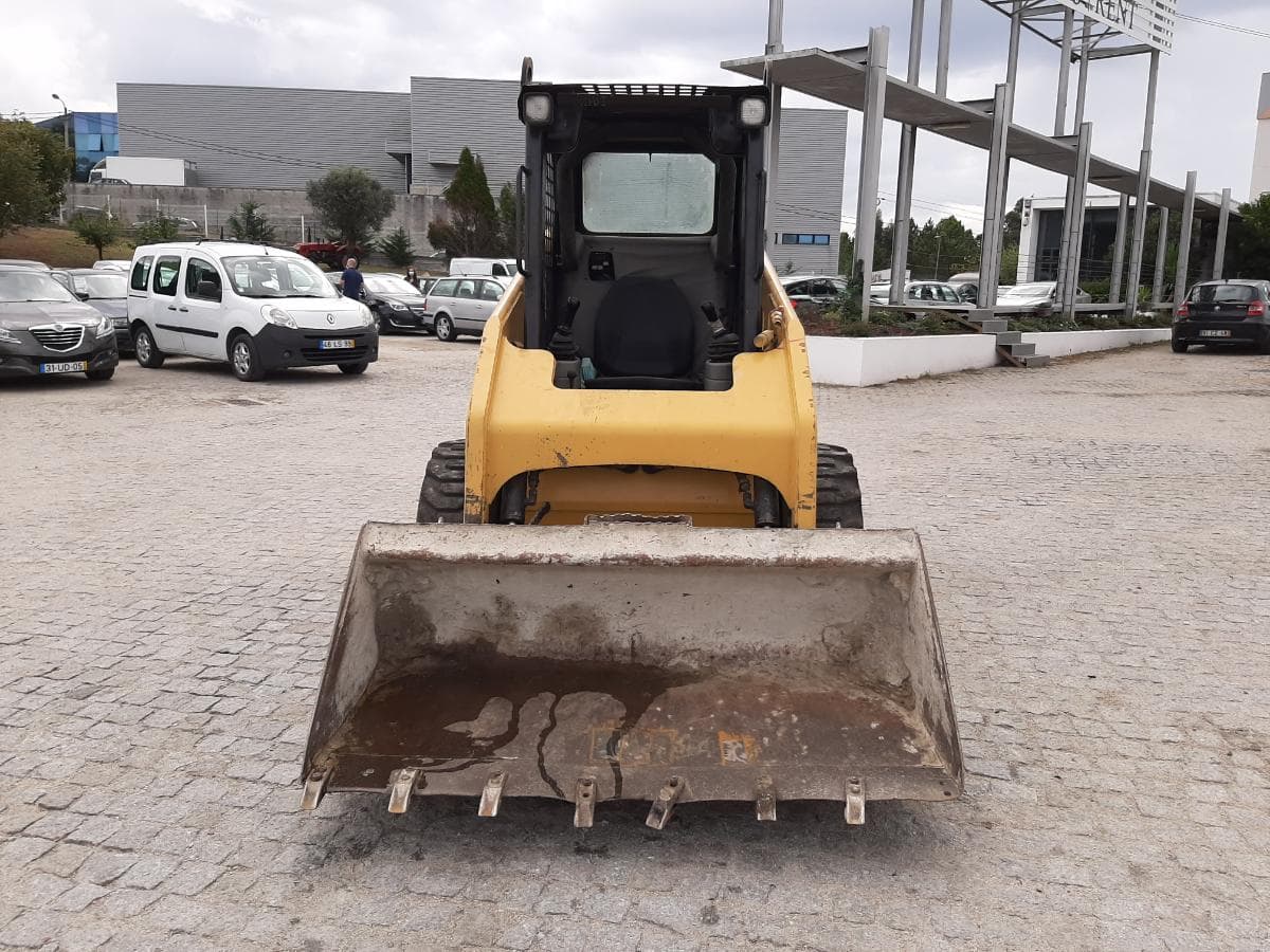 Mini Pá Carregadora CAT 216 — imagem 2