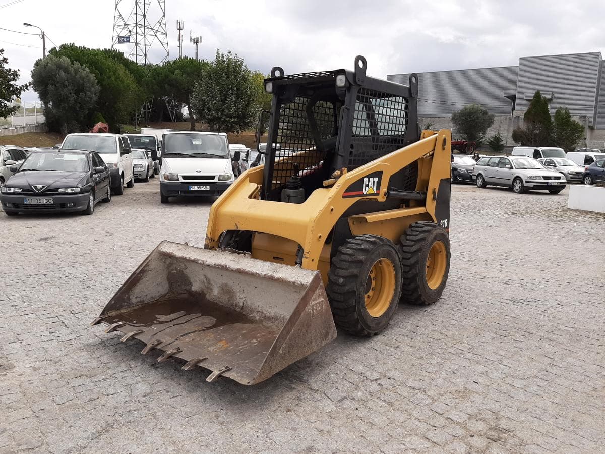 Mini Pá Carregadora CAT 216 — imagem 3