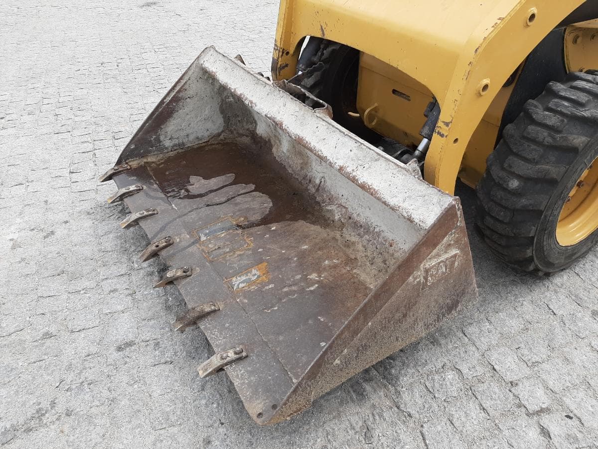 Mini Pá Carregadora CAT 216 — imagem 7