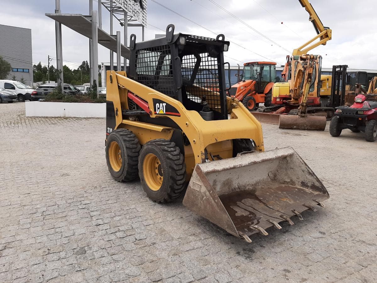 Mini Pá Carregadora CAT 216 — imagem 1