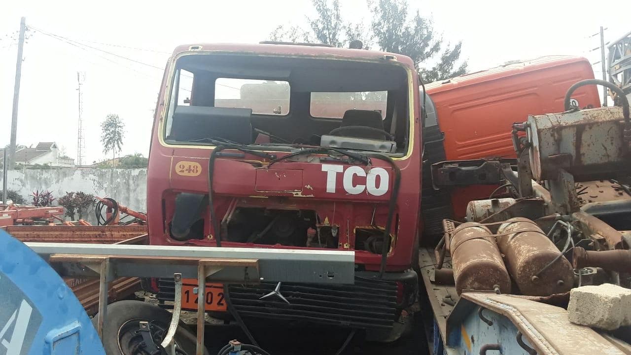 Mercedes Benz 1217- sucata ·