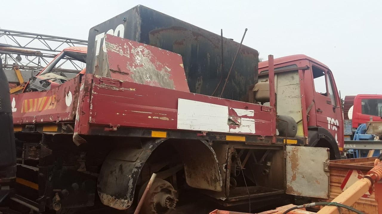 Mercedes Benz 1217- sucata · — imagem 2