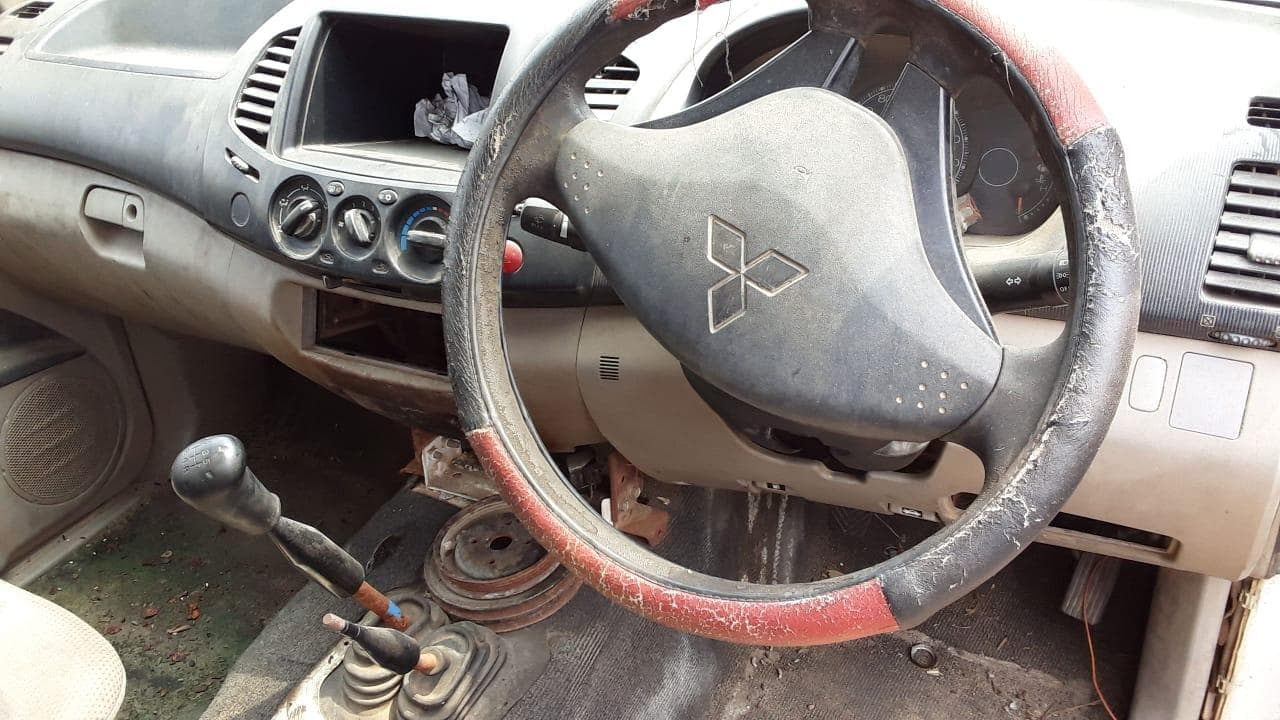 Mitsubishi L200 · — imagem 7