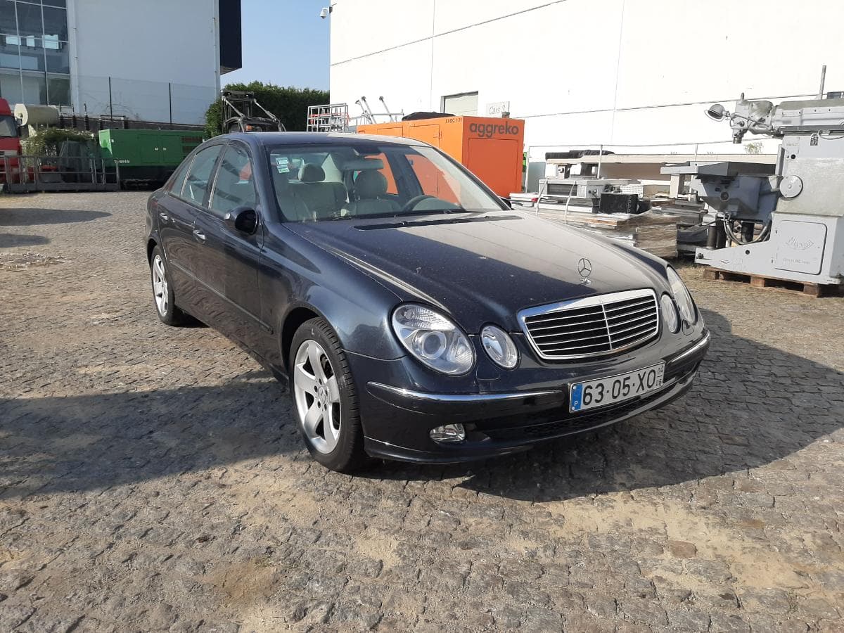 Mercedes-Benz E220 2.2 CDI · Paredes