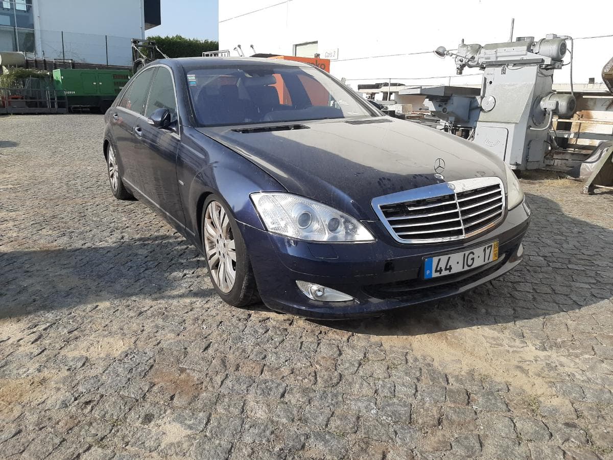 Mercedes-Benz S320 CDI · Paredes